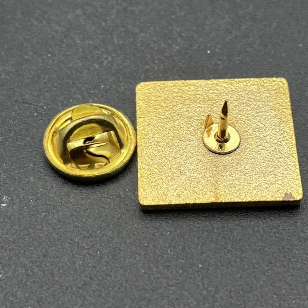 Wendy's Dave‎ Thomas Foundation For Adoption Employee Lapel Hat Pin